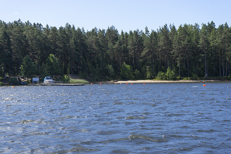 Badplatsen på Sööa sedd från sjön.