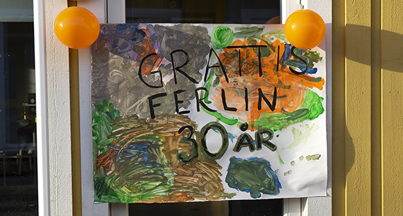 Grattis Ferlin 30 år, plakat gjort av barnen.