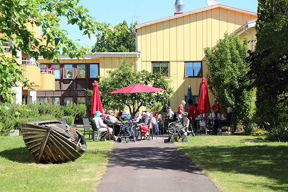 Mysigt var det när Gunnarskärsgården bjöd på våffelfest.