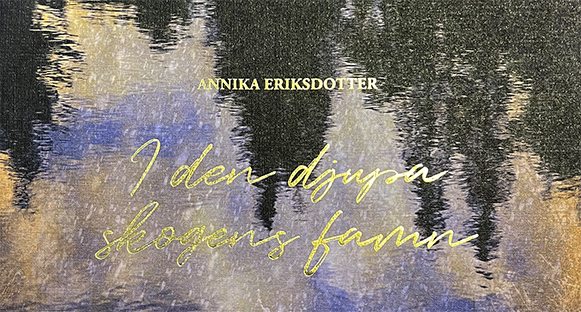 Bokomslaget till Annika Eriksdotters bok I den djupa skogens famn.