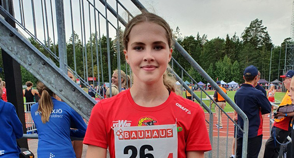 Hammarötjejen Ella Holmqvist var med och tog hem SM-guldmedaljen i 4 x 800 m för seniorer blott 16 år gammal.