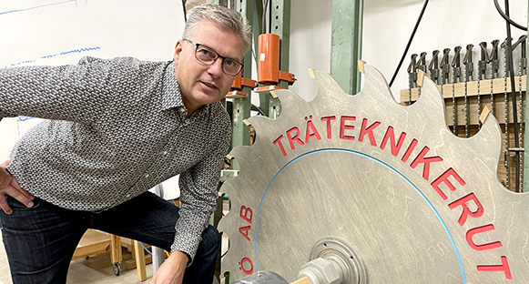 Jörgen Esslinge är ägare, lärare och rektor på Träteknikerutbildningen på Hammarö.