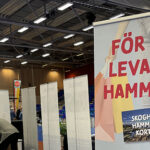Överdelen på en RollUp med texten För ett levande Hammarö.