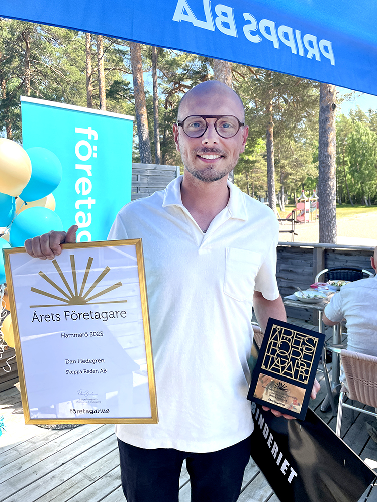 Stolt vinnare som nu gått vidare till regionsfinalen. Vinner han den kommer han att få åka till Stadshuset för att ha chans att bli hela Sveriges företagare.